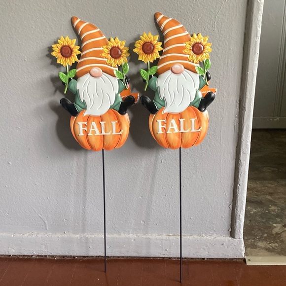 BNWT- Set of 2- FALL Pumpkin Sunflower Gnome- Metal Yard or Lawn Stakes - Picture 8 of 17